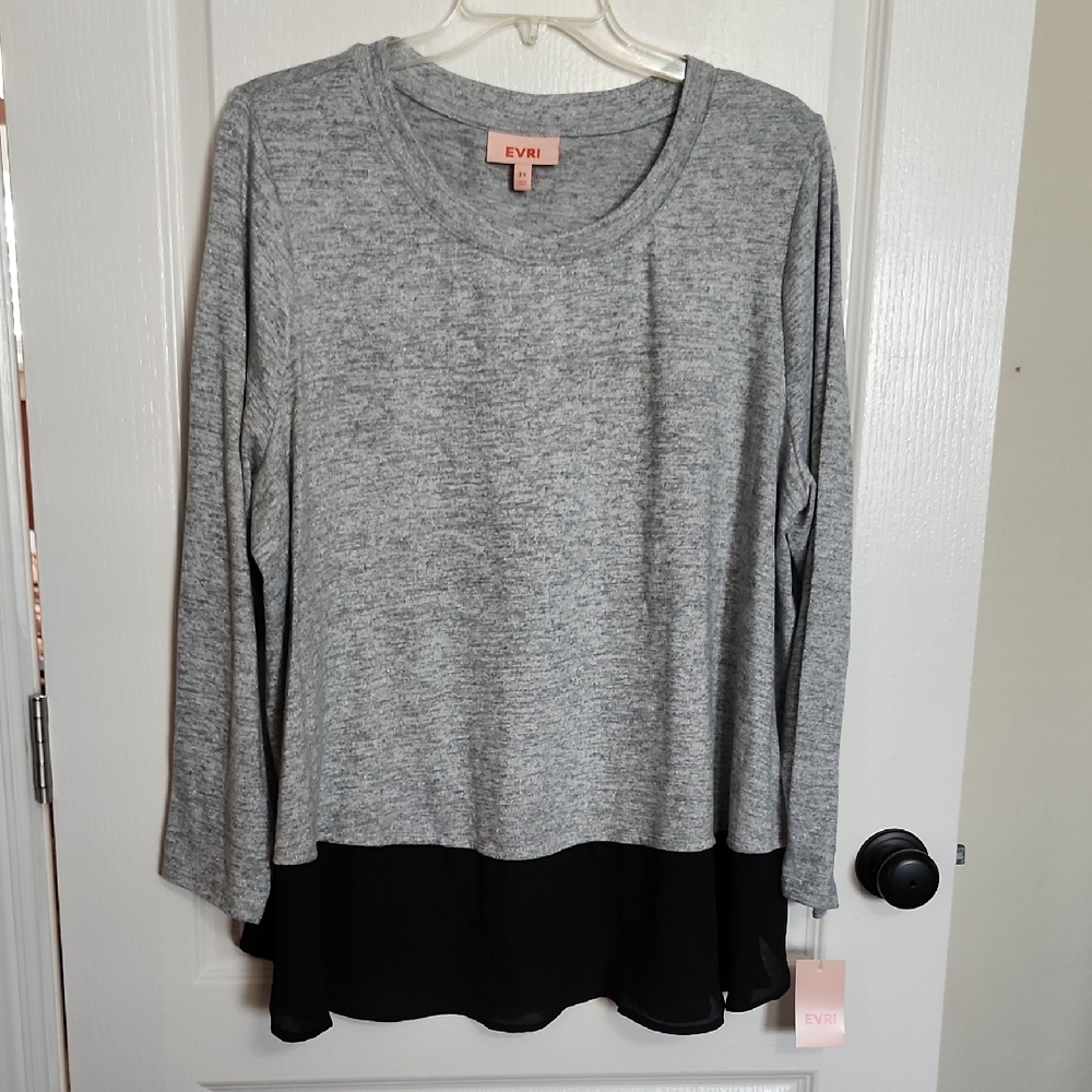 EVRI Women's Gray and Black Layered Top NWT